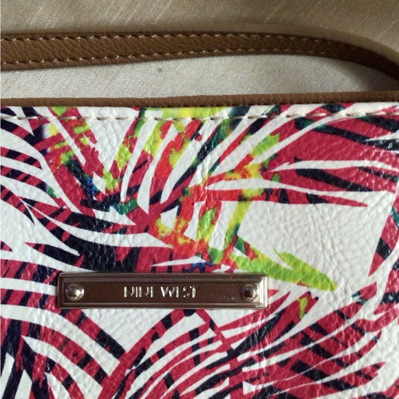 Nine West purse with coin purse. - Picture 5 of 10